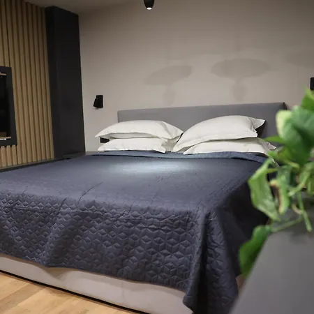 Premium 1 * טיראנה