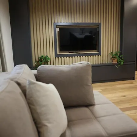 Premium 1 טיראנה